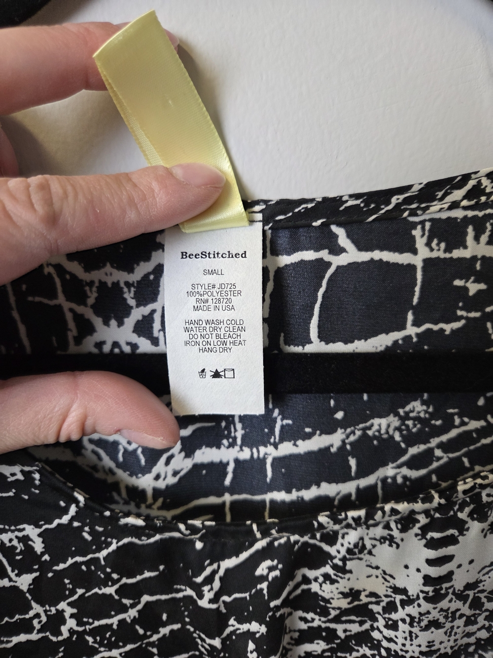 Black & White Crackle Print Long Sleeve Dress - Picture 4 of 9